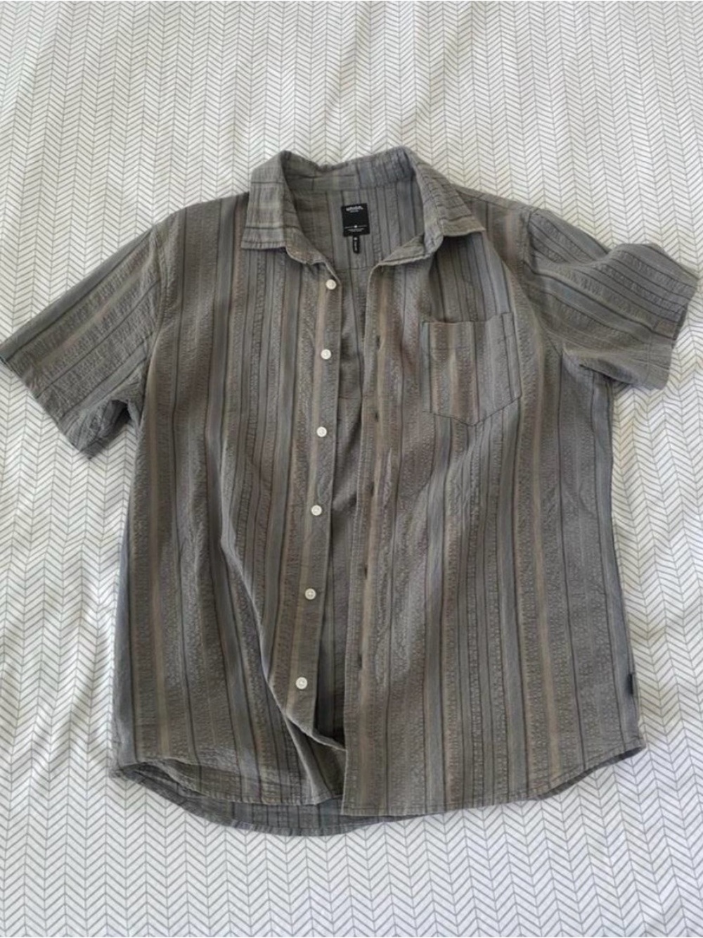 UNIONBAY Short-Sleeve Button-Down Shirt in Gray Stripe